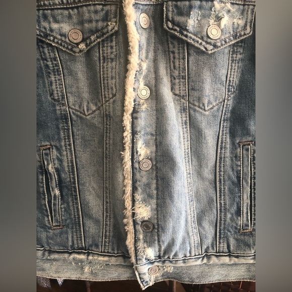 LUCKY BRAND Sherpa Lined Denim Trucker Jacket - Picture 5 of 12